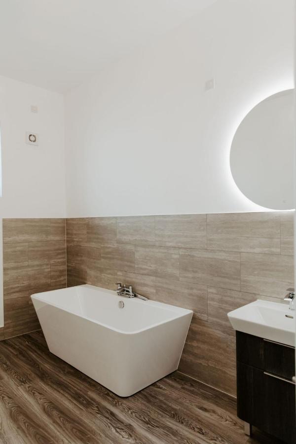 Lionheart Large Luxury Lodge - Sleeps 10- Dog Friendly,Near Sherwood Forest At Fairview Farm Nottingham Great For Family Gatherings ,Groups ,Parties Kültér fotó