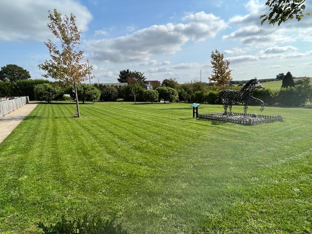 Lionheart Large Luxury Lodge - Sleeps 10- Dog Friendly,Near Sherwood Forest At Fairview Farm Nottingham Great For Family Gatherings ,Groups ,Parties Kültér fotó